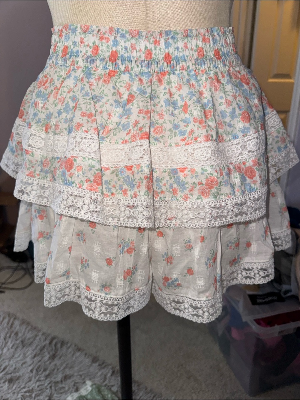 New Altar’d State Rumie Floral Tiered Lace Ruffle Shorts Skort XS